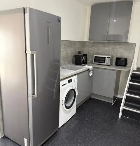 Above The דירה *