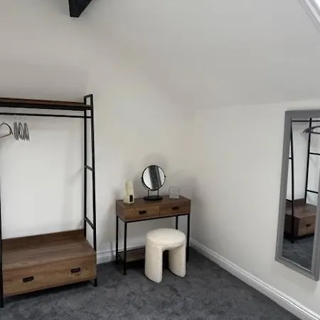 Above The ブリストル