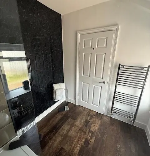 Above The アパート